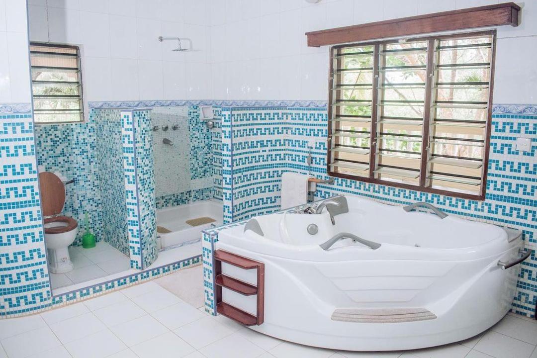 Kijani Cottages Dianiディアニ・ビーチ エクステリア 写真