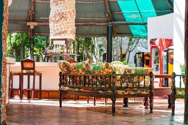 Kijani Cottages Dianiディアニ・ビーチ エクステリア 写真