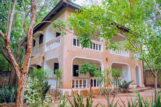 Kijani Cottages Dianiディアニ・ビーチ エクステリア 写真
