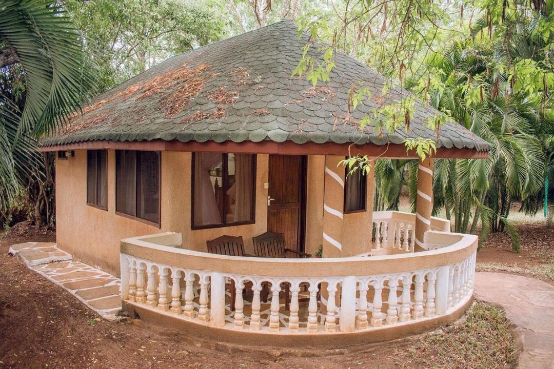 Kijani Cottages Dianiディアニ・ビーチ エクステリア 写真