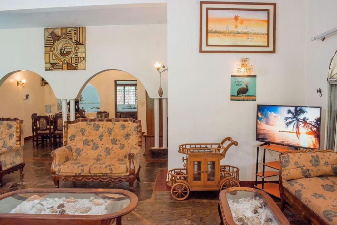 Kijani Cottages Dianiディアニ・ビーチ エクステリア 写真