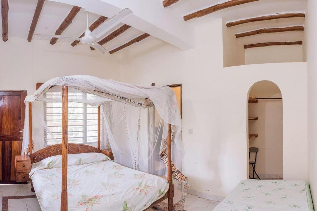 Kijani Cottages Dianiディアニ・ビーチ エクステリア 写真